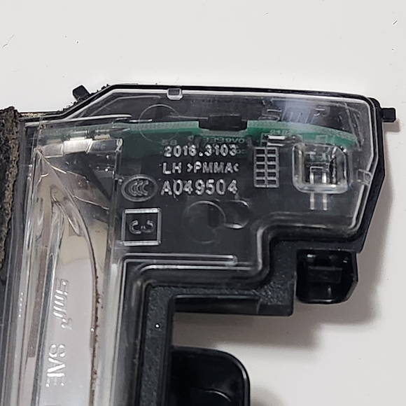 Land Rover Range Rover Sport Side Mirror OEM LED Indicators - L/R - Picture 9 of 10